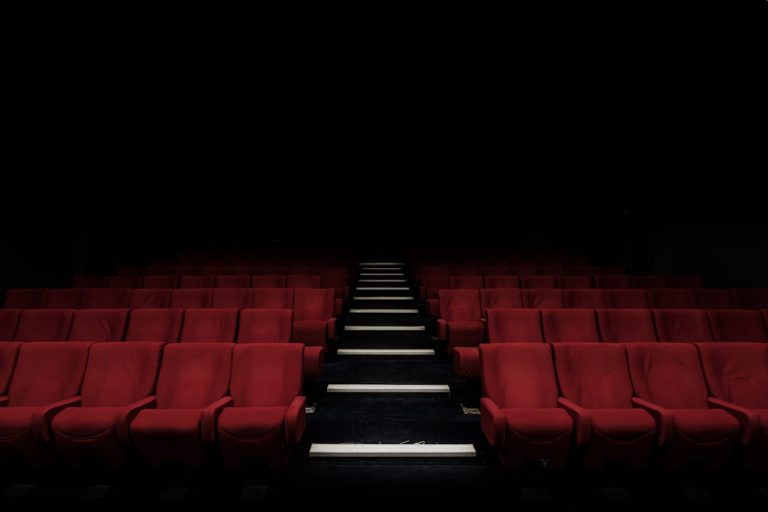 Tek Mekânda Geçen ve Nefes Kesen En İyi 8 Klostrofobik Gerilim Filmi