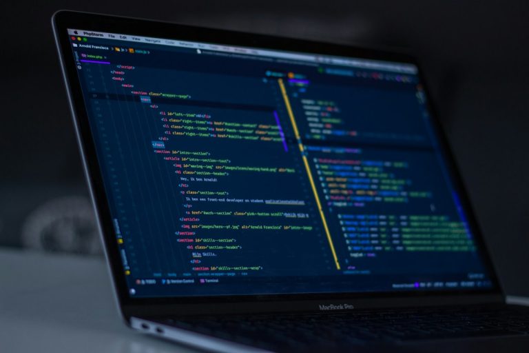 En İyi Yapay Zeka Kod Asistanları: 2026’da Geliştirici Verimliliğini Zirveye Taşıyan 6 Akıllı Platform - listln